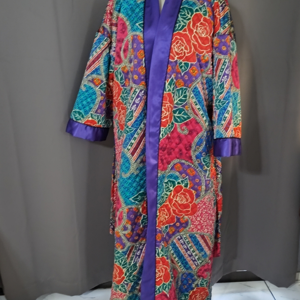 Vintage 1980s Kathleen Usherwood for Periphery Neiman Marcus Quilted Floral Robe - Picture 3 of 6